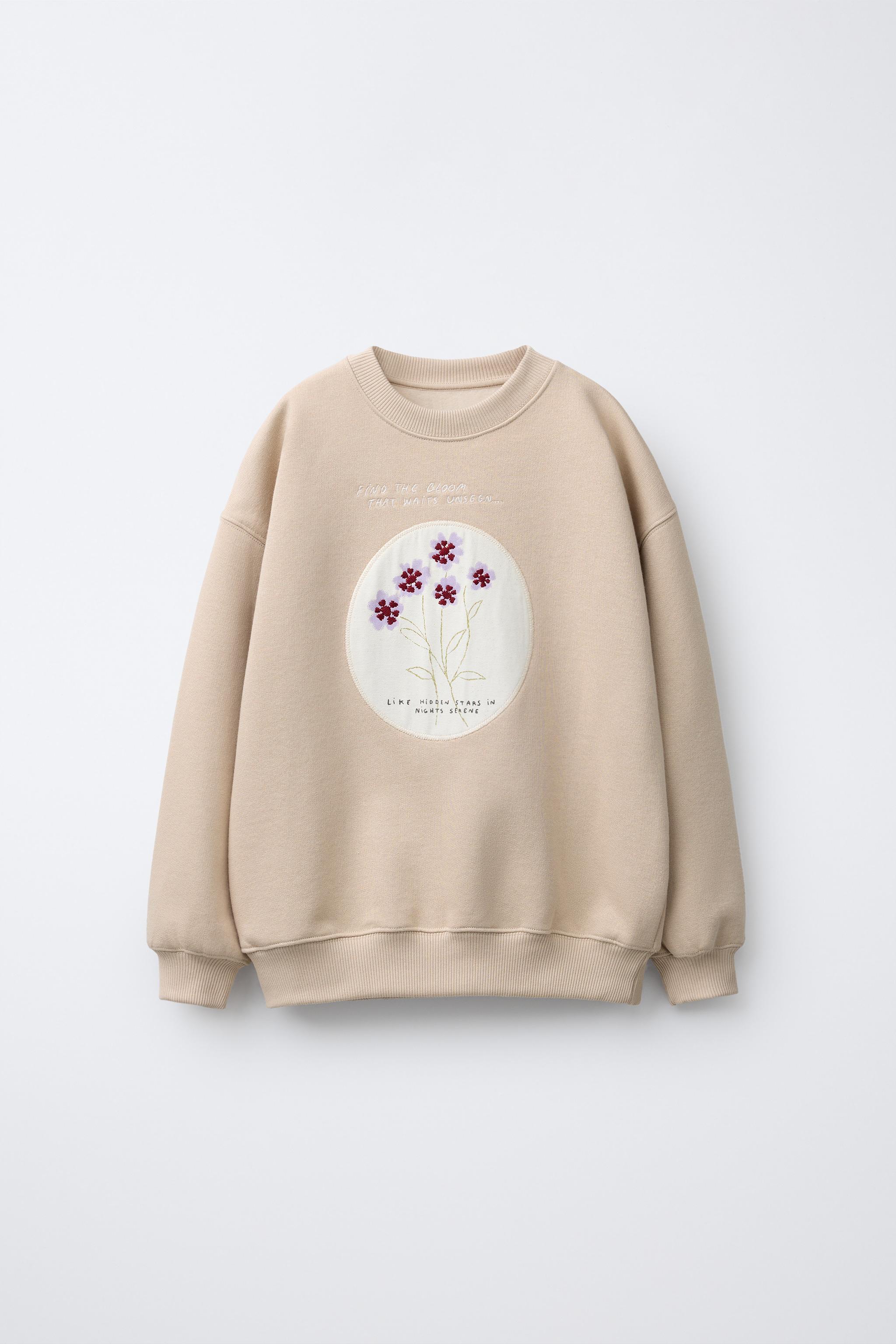 EMBROIDERED PATCH SWEATSHIRT